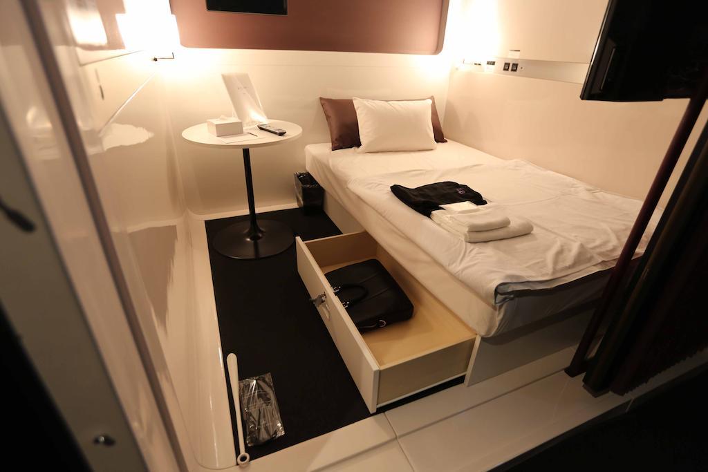 First Cabin Hakata Fukuoka  Bilik gambar