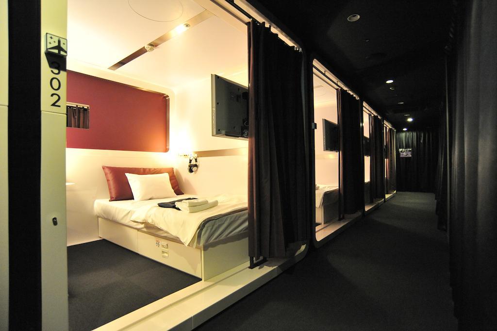 First Cabin Hakata Fukuoka  Luaran gambar