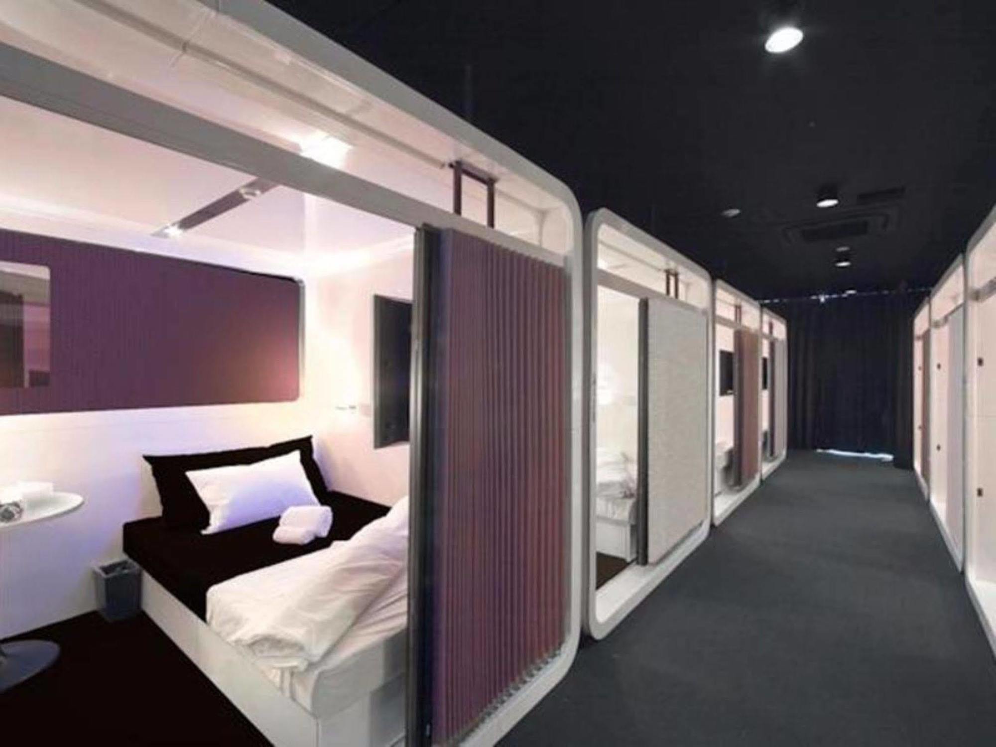First Cabin Hakata Fukuoka  Luaran gambar